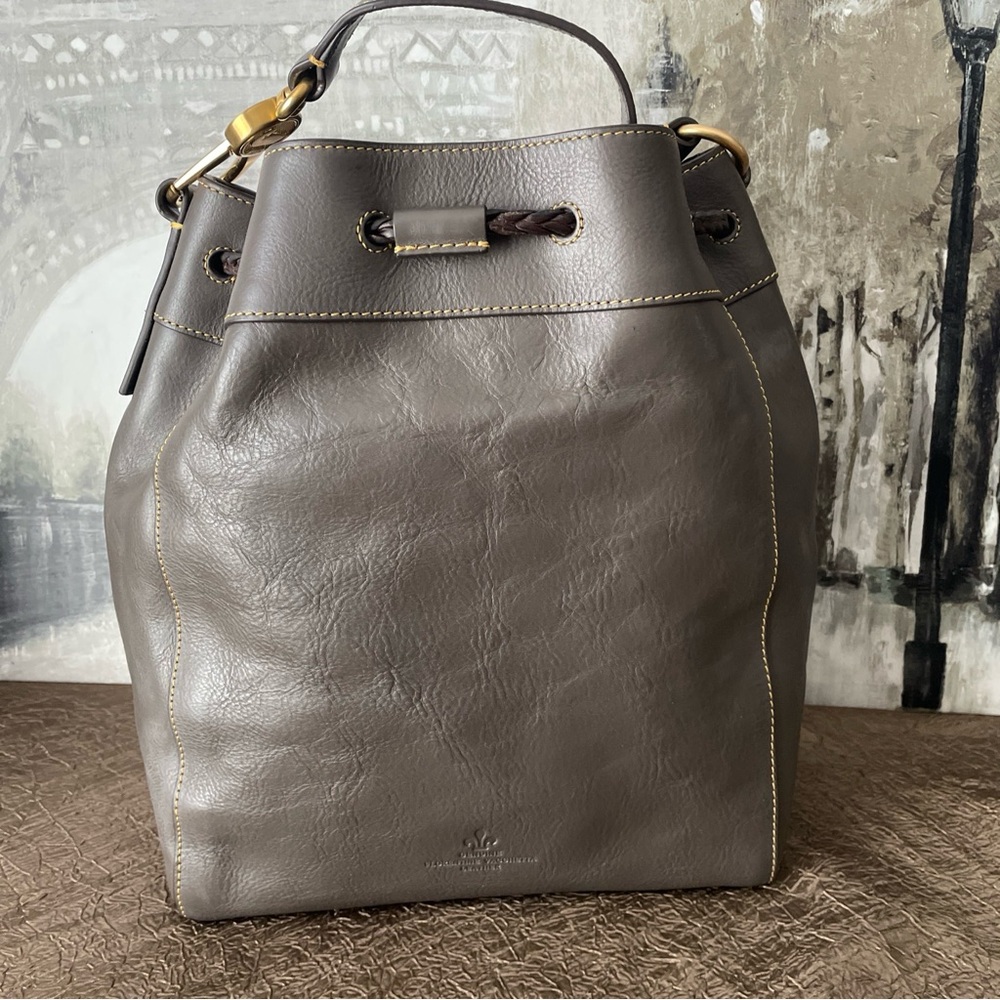 🩶🤎LG Dooney and Bourke Hattie Drawstring Bag Florentine Leather -Charcoal- $528 - Picture 2 of 16